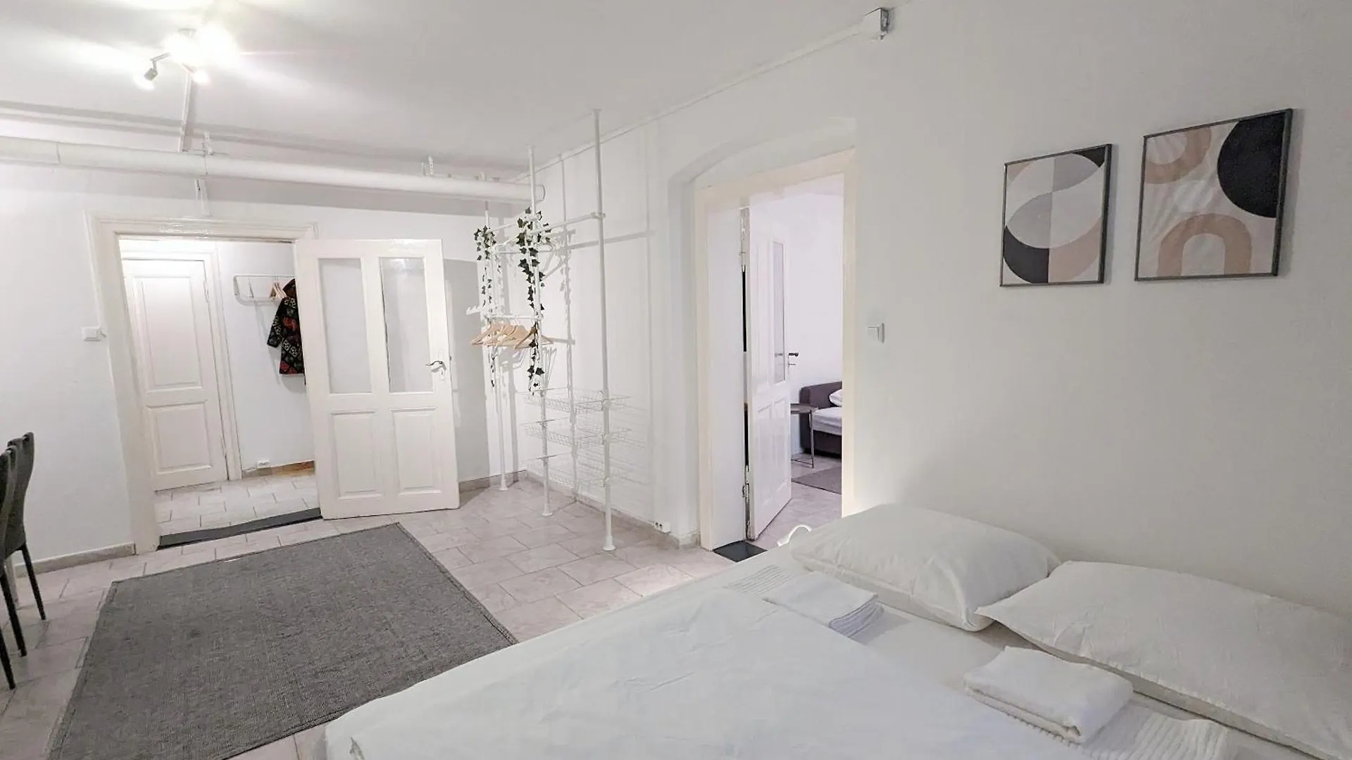 Tiergarten: Central, Spacious, Beautiful Designed 2-Br Apt Near Park Berlin Apartment