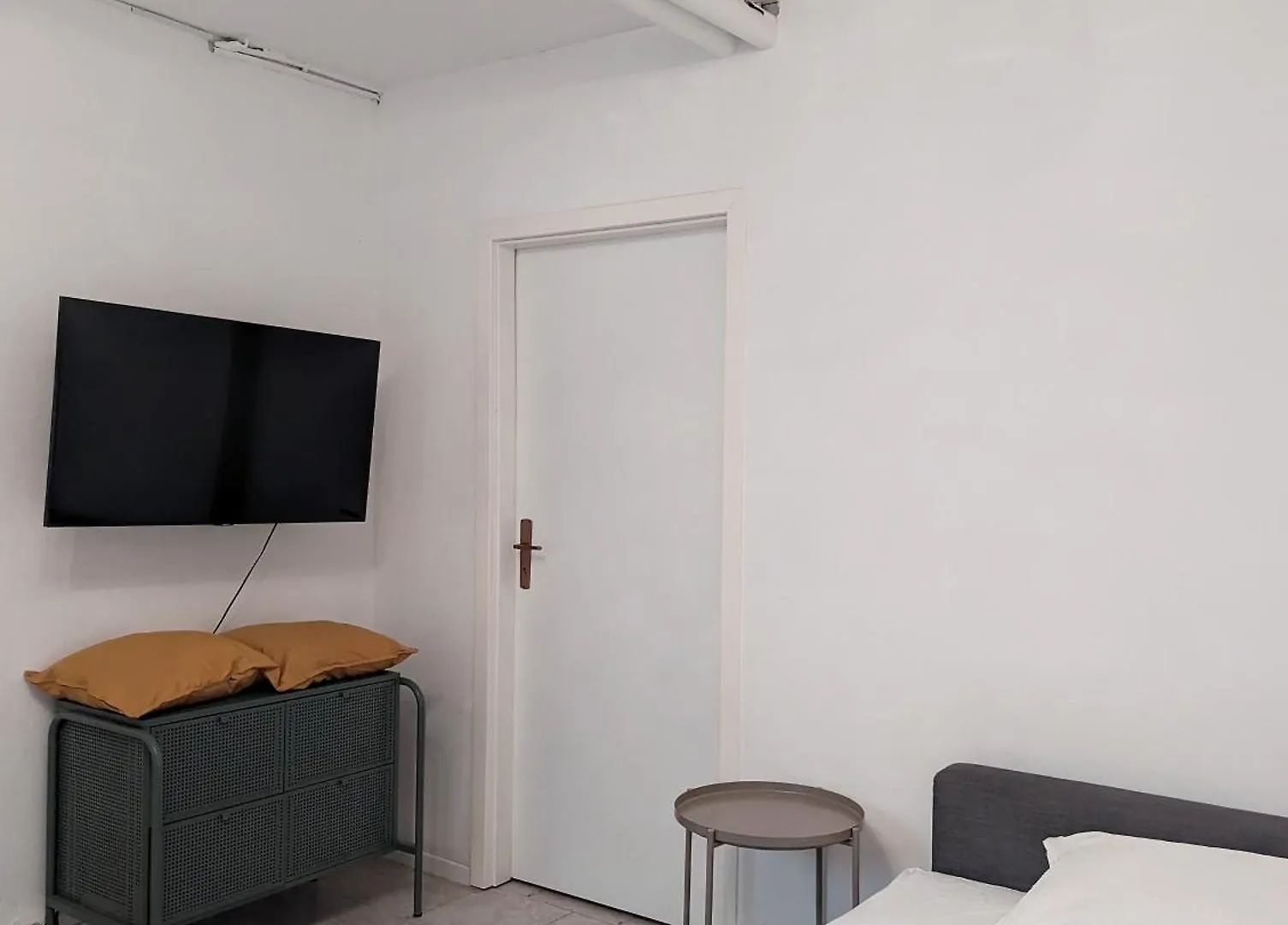Tiergarten: Central, Spacious, Beautiful Designed 2-Br Apt Near Park Berlin 0*,  Germany