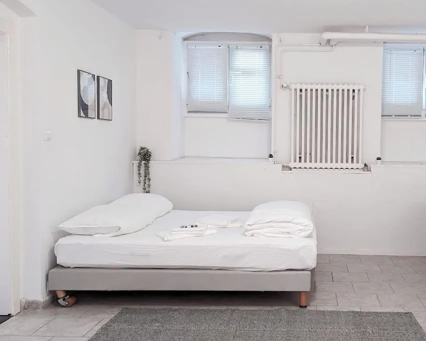 Tiergarten: Central, Spacious, Beautiful Designed 2-Br Apt Near Park برلين 0*,  ألمانيا