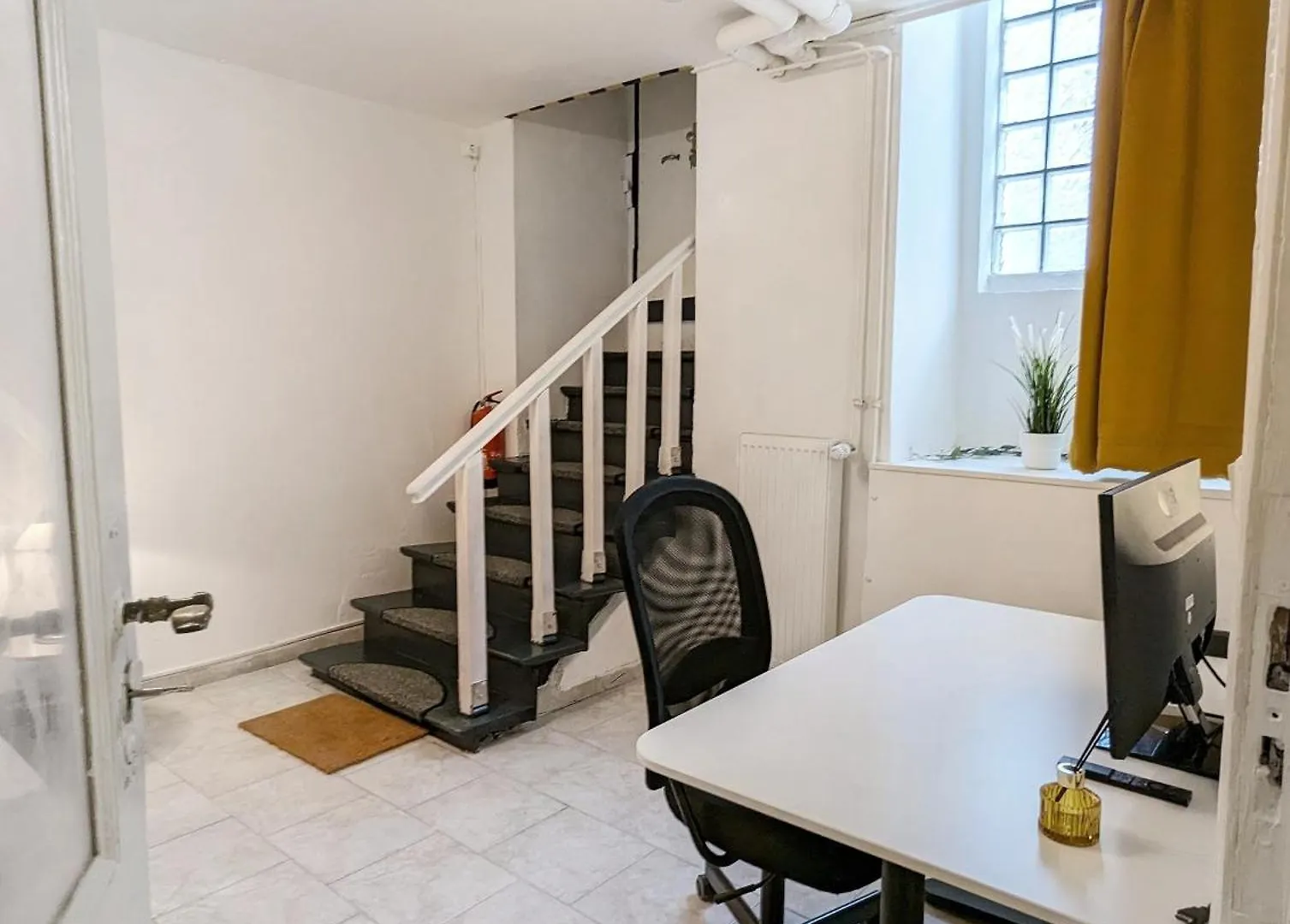 Tiergarten: Central, Spacious, Beautiful Designed 2-Br Apt Near Park برلين